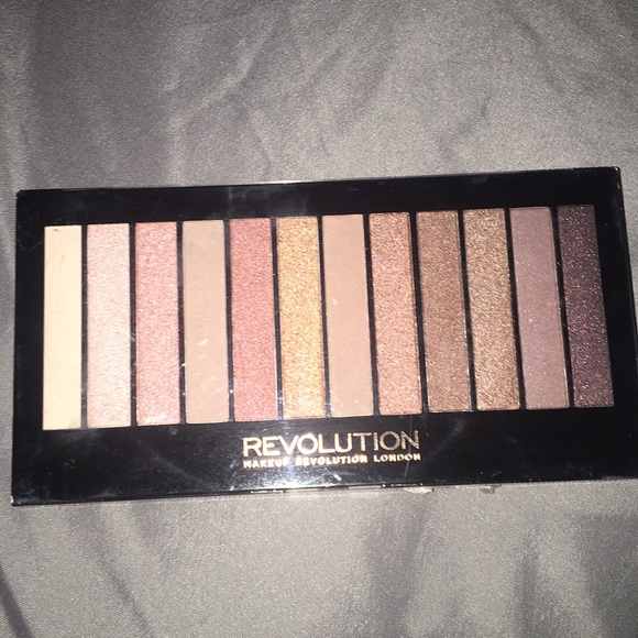 Revolution eyeshadow pallet - Picture 2 of 3